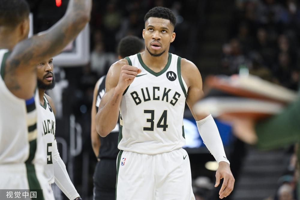 让队员们在 让队员们在